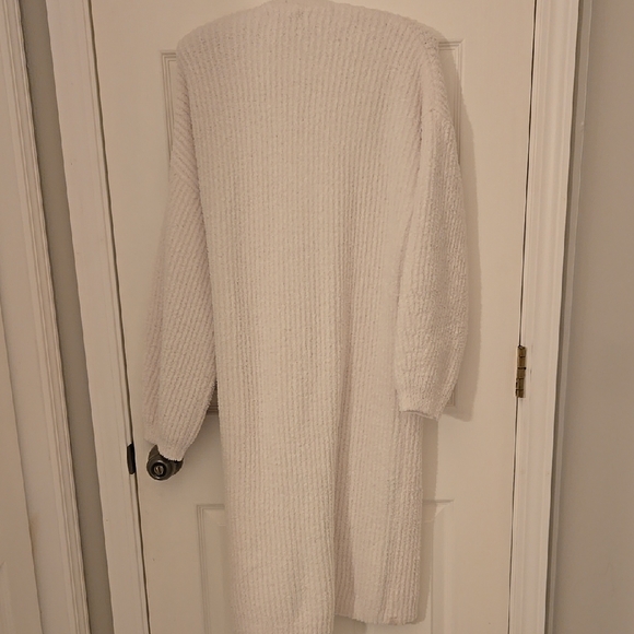 Cozy White Knit Robe - Picture 2 of 4